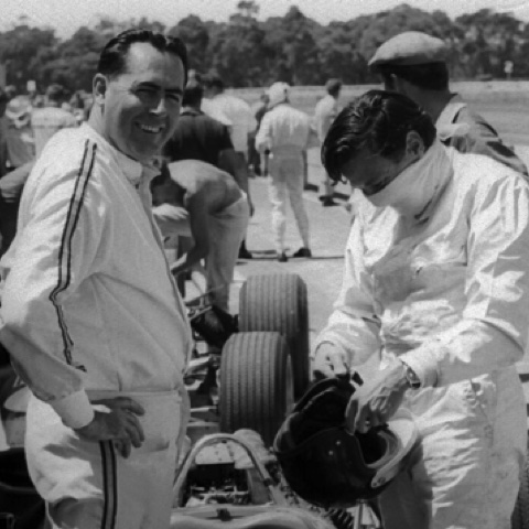 Plaisanterie avec Jack Brabham sur la grille de départ à Warwick Farm
© Rod Mackenzie